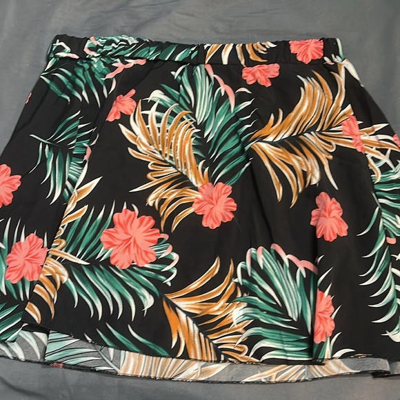 Two Piece Outfit with Skirt - Picture 2 of 3